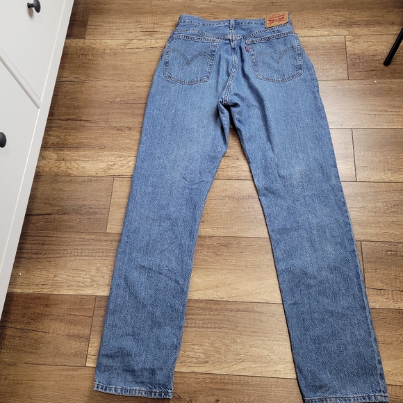 Levi's Women's 501 original light wash straight leg distressed button fly jeans - Picture 7 of 15